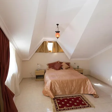 Sleeps 11 Pool Air Con Wifi טורונץ'