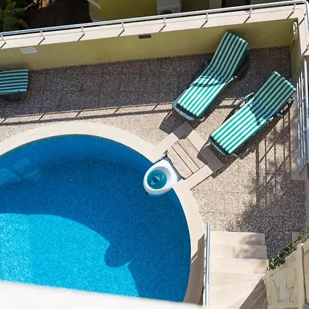 Sleeps 11 Pool Air Con Wifi Turunç